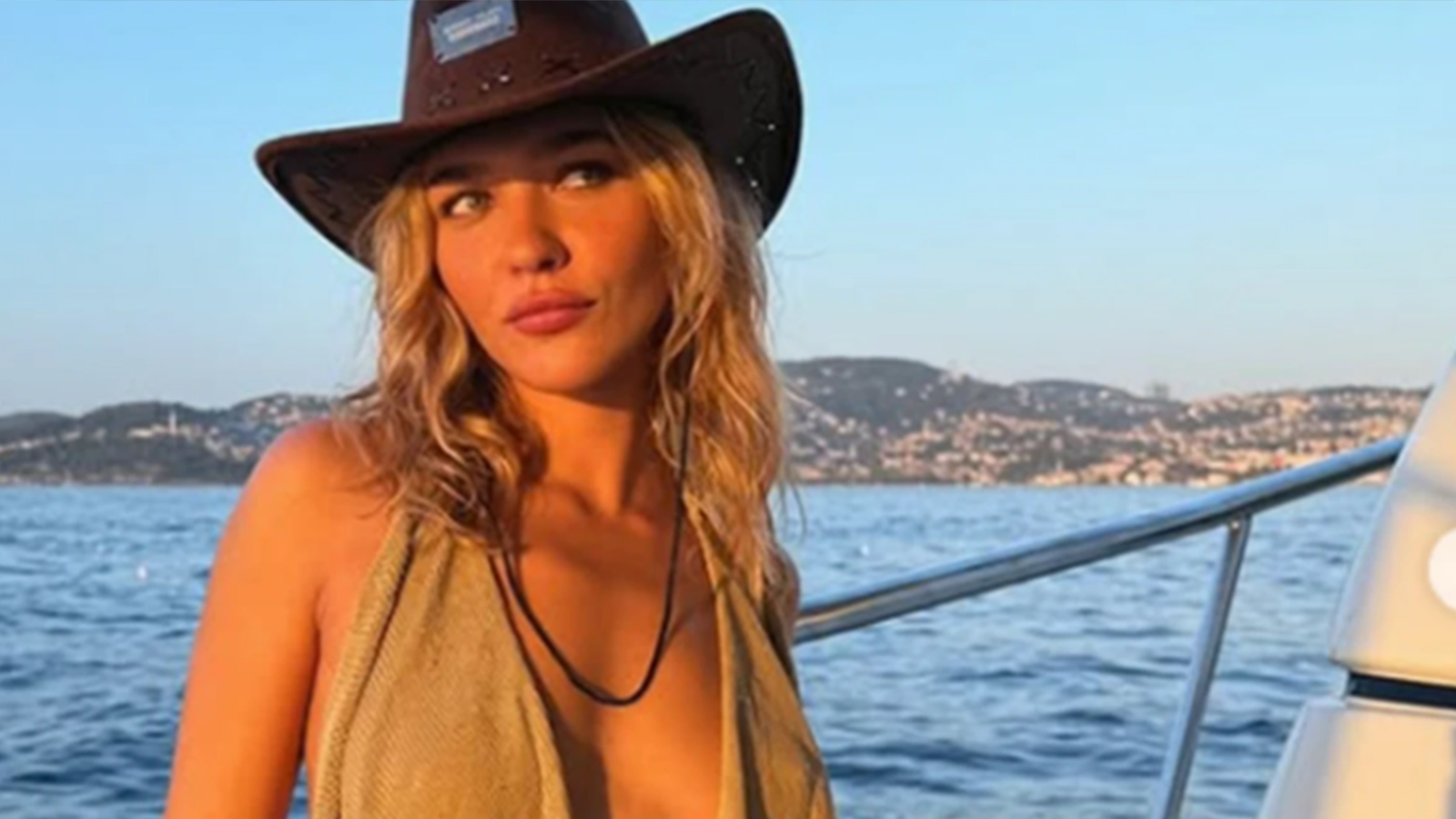 Melisa Döngel'i at ısırdı